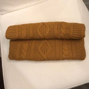 EUC knit clutch